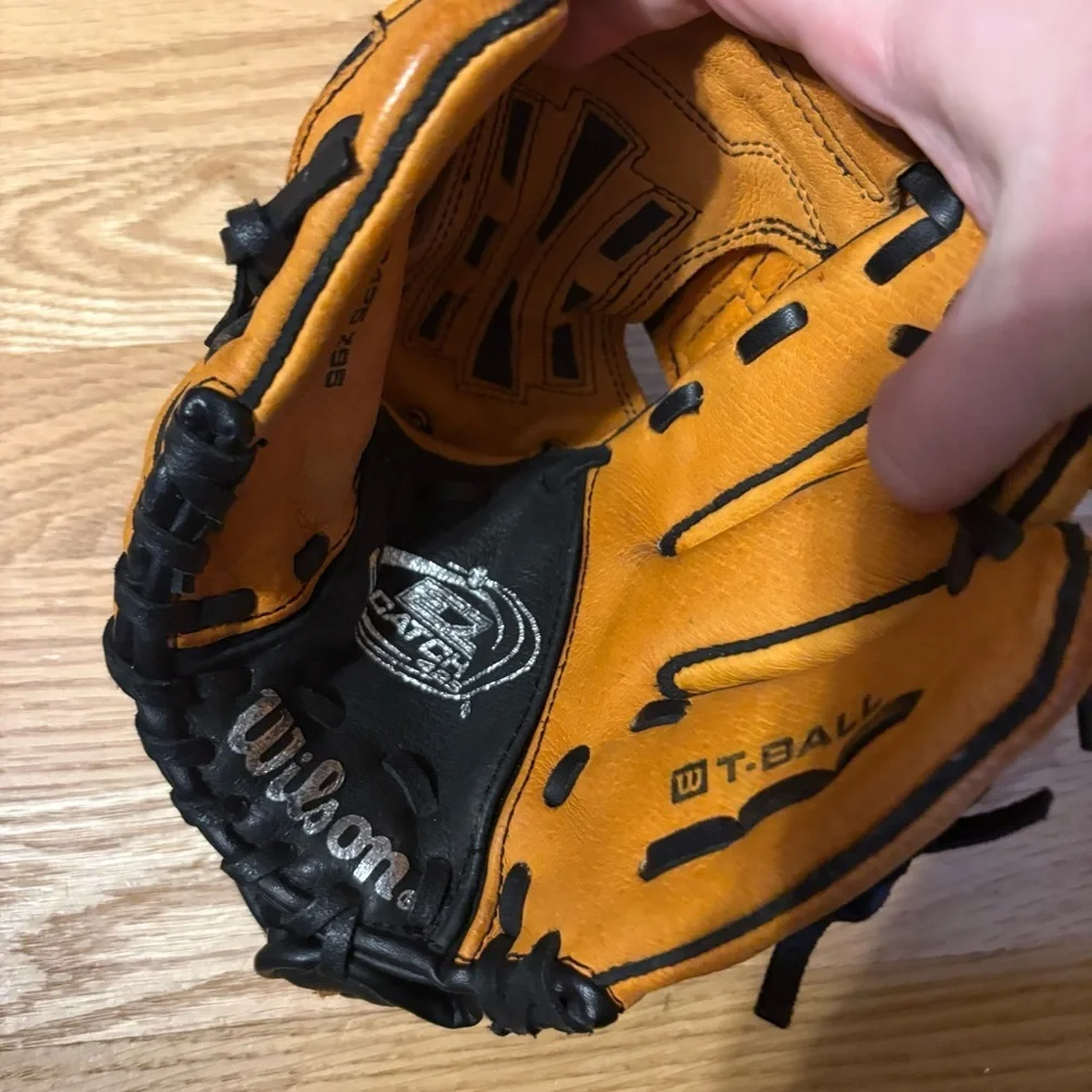 Wilson Youth T-Ball Glove Tan Black EZ Catch 8 1/2”
